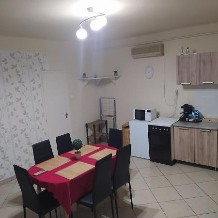 Pingpong Apartman Soltvadkert Exterior photo
