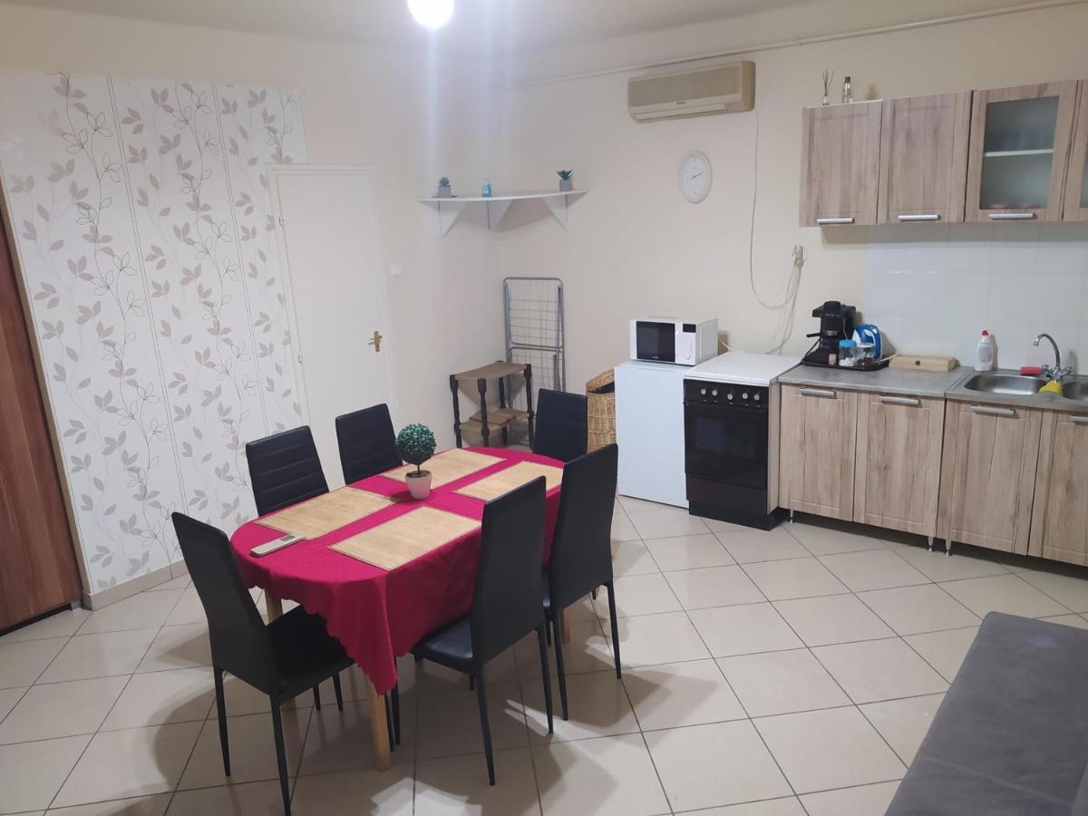 Pingpong Apartman Soltvadkert Exterior photo