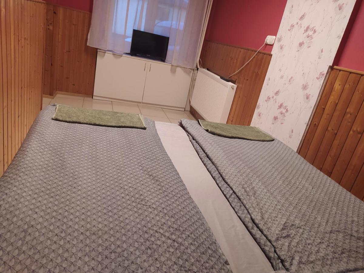 Pingpong Apartman Soltvadkert Exterior photo