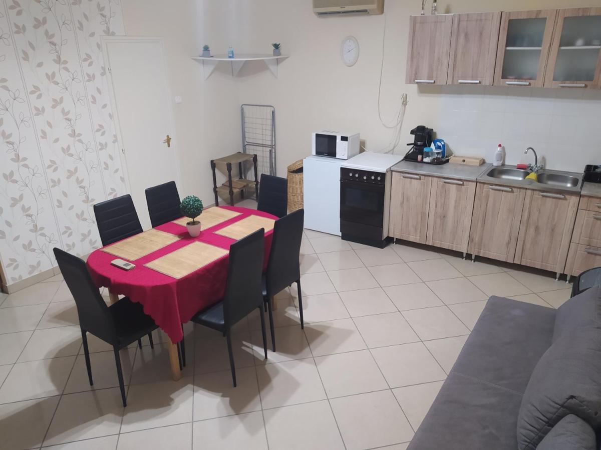 Pingpong Apartman Soltvadkert Exterior photo