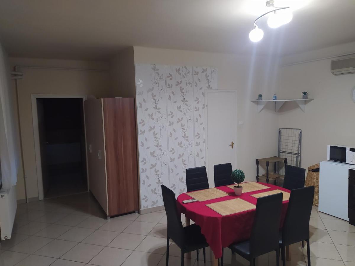 Pingpong Apartman Soltvadkert Exterior photo